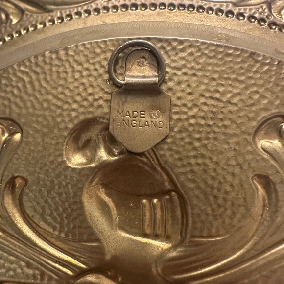 Elegant Brass / White Shield Coat of Arms Wall Plaques. Set of 2 - Picture 7 of 7